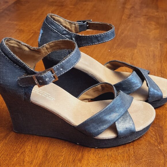 TOMS ~ Sz 8.5W ~ Denim Wedge Sandals ~ Excellent Condition - Picture 3 of 9